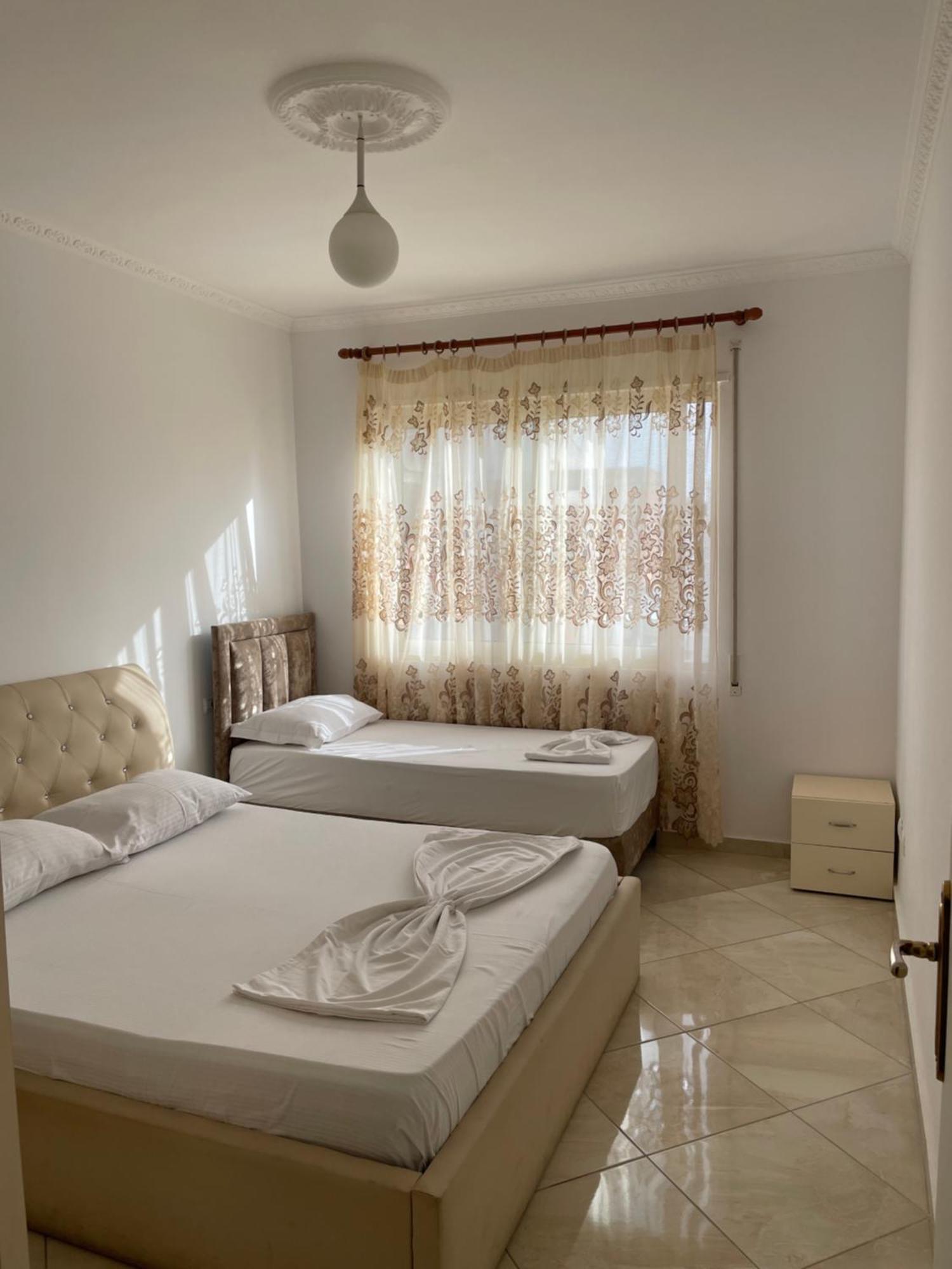 Leo Apartament Durrës Buitenkant foto